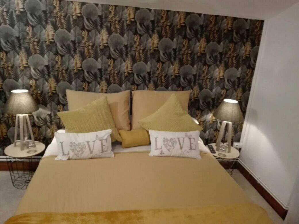 L'Esquilon Chambre D'Hote Bed & Breakfast Thiat Exterior photo